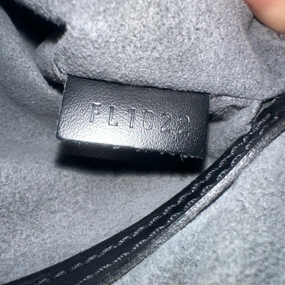 LOUIS VUITTON EPI ALMA MM HANDBAG and matching wallet - Picture 5 of 14